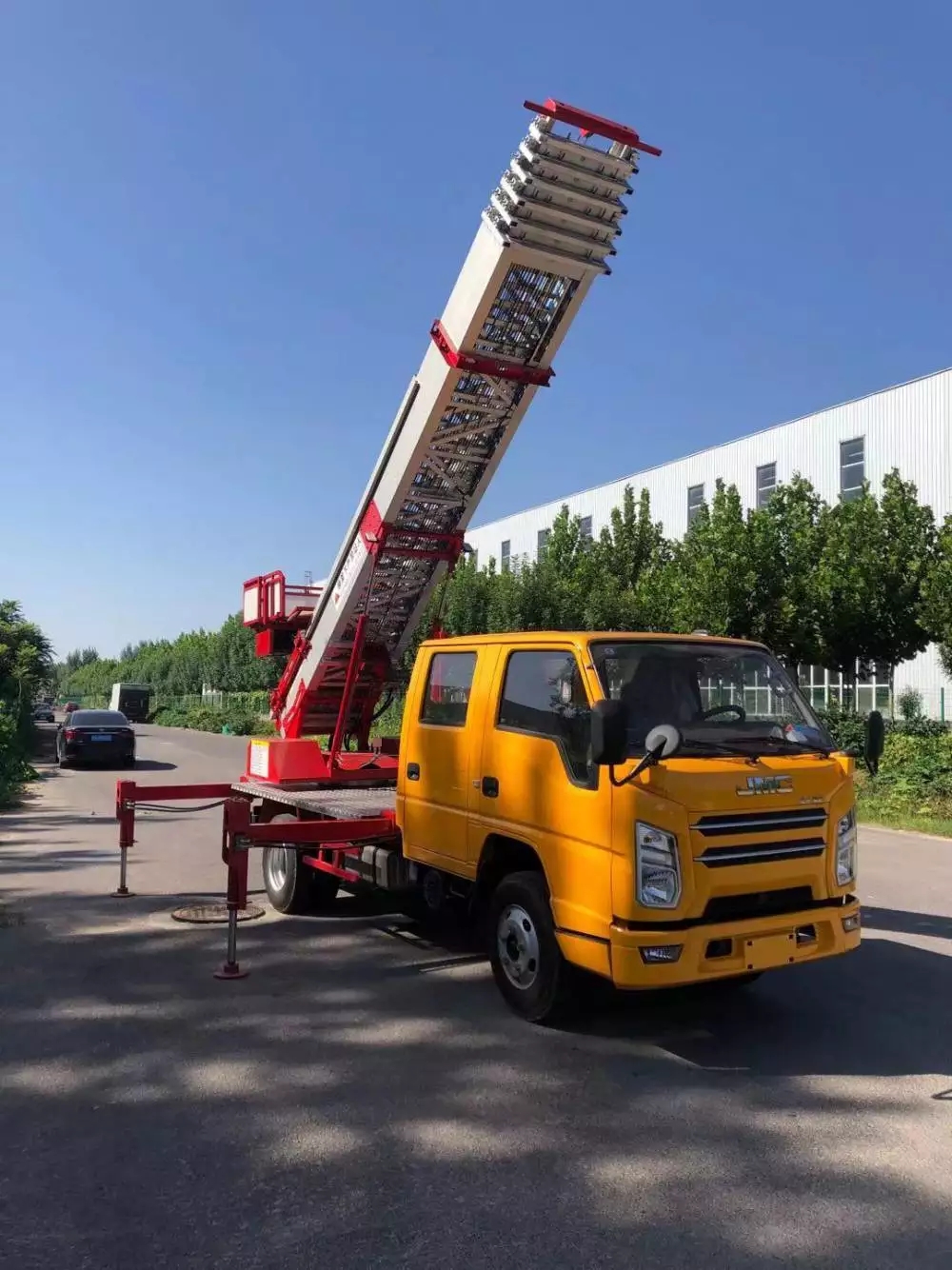 嘉禾附近的云梯车出租服务：轻松解决高空作业需求